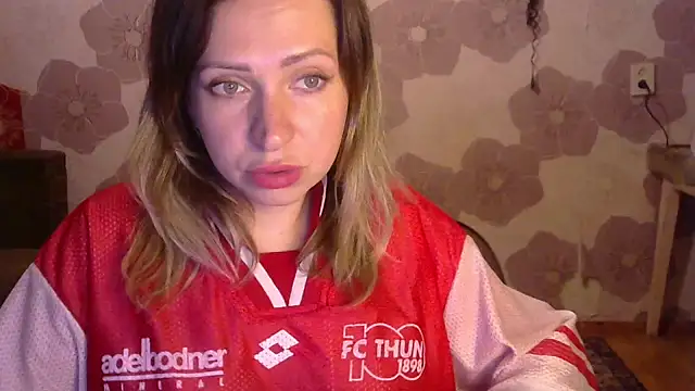 Snapshot of Queen_Daenerys chatting on September 10, 2025, 8:19 pm Queen Daenerys online show from September 10, 2025, 8:19 pm