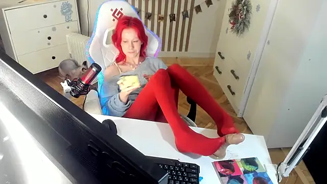 Snapshot of Silly__Milly chatting on December 13, 2025, 8:04 pm Silly Milly online show from December 13, 2025, 8:04 pm