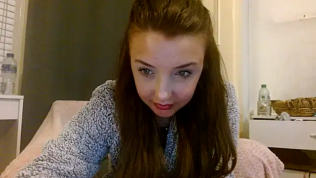 LucyLuxee19 online show from February 5, 2025, 6:04 pm