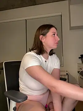 nerdynina online show from February 12, 2025, 12:16 am