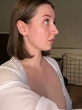 nerdynina online show from February 4, 2025, 3:44 am