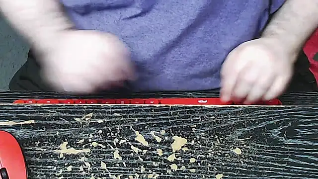 Snapshot of Dominant_BEAR chatting on November 4, 2025, 4:27 am Dominant BEAR online show from November 4, 2025, 4:27 am