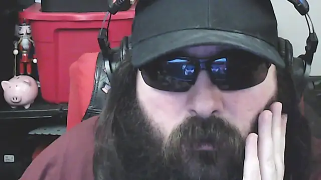 Snapshot of Dominant_BEAR chatting on November 24, 2025, 6:24 am Dominant BEAR online show from November 24, 2025, 6:24 am