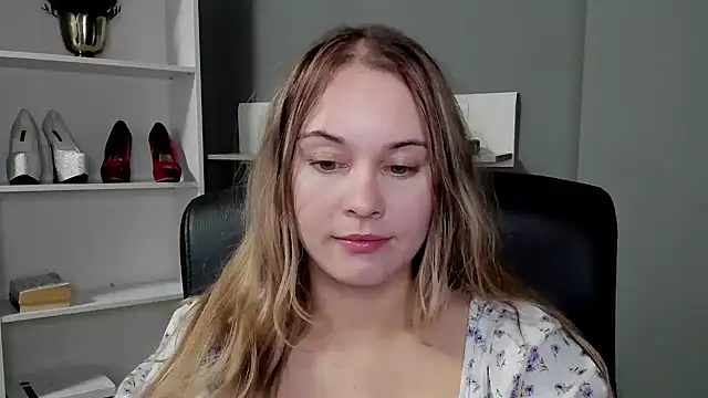 kitty valeria online show from December 3, 2025, 9:58 pm