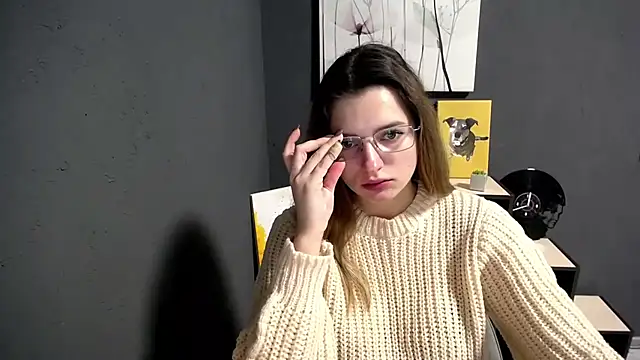 lady olivia  online show from December 17, 2025, 1:27 pm