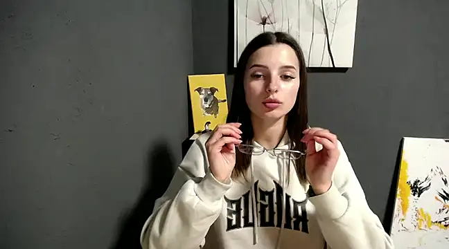 lady olivia  online show from February 12, 2025, 1:37 pm