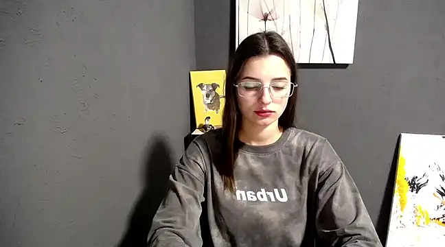 lady olivia  online show from February 17, 2025, 1:33 pm