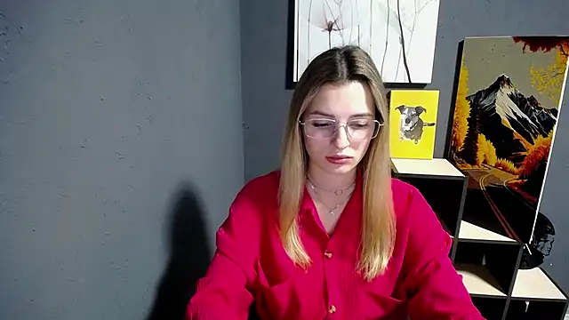 lady olivia  online show from June 13, 2026, 12:25 pm