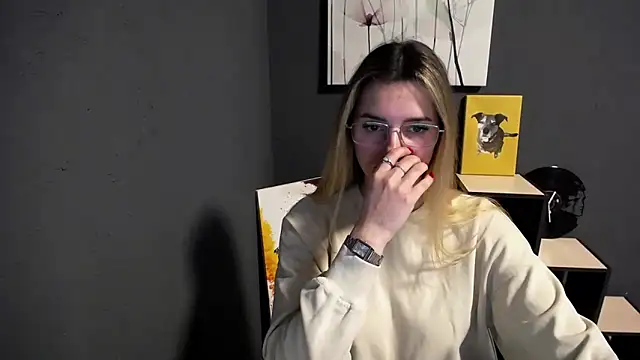 lady olivia  online show from April 15, 2026, 1:04 pm