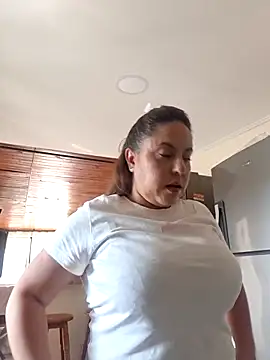 Alisson zambrano online show from March 26, 2026, 8:18 pm