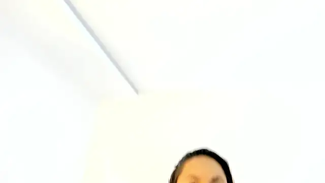 Alisson zambrano online show from April 17, 2026, 8:11 pm