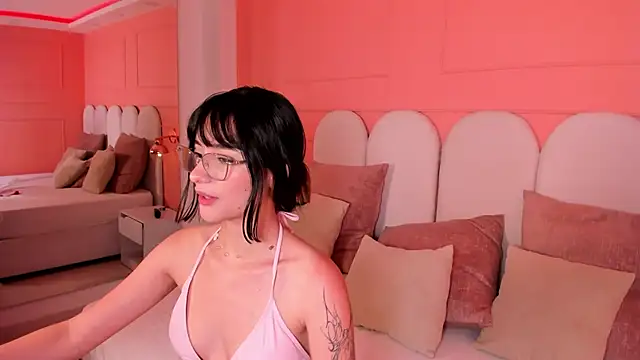 emilly williams  online show from January 16, 2025, 8:14 pm