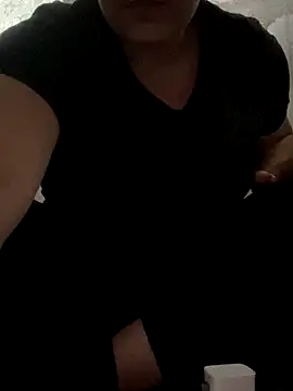 yzabell18 online show from September 14, 2025, 3:45 pm