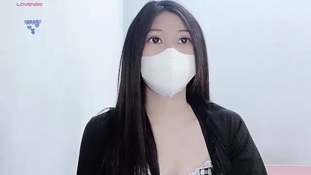 tanhxiu online show from December 14, 2025, 2:44 pm