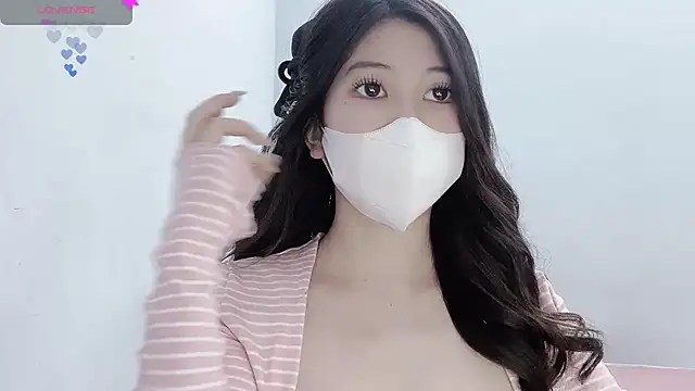 tanhxiu online show from November 9, 2025, 1:04 pm