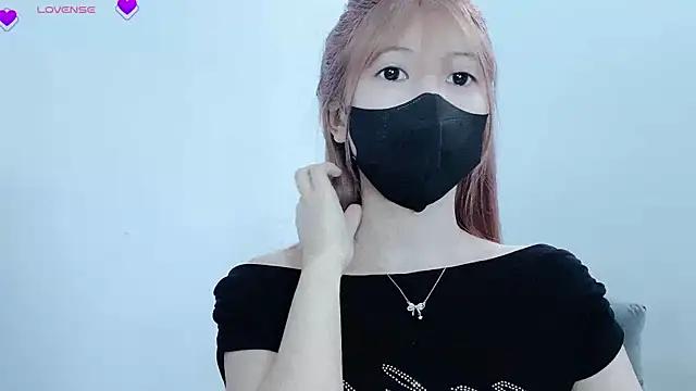 tanhxiu online show from February 14, 2025, 1:51 pm