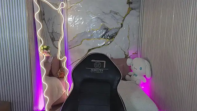 Chiara tay online show from April 10, 2026, 1:07 pm