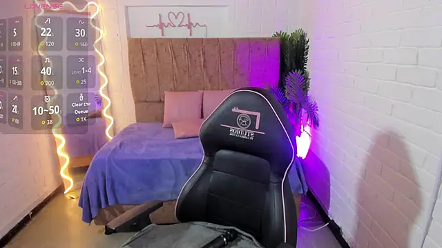 Snapshot of Chiara_tay chatting on October 8, 2025, 7:25 pm Chiara tay online show from October 8, 2025, 7:25 pm