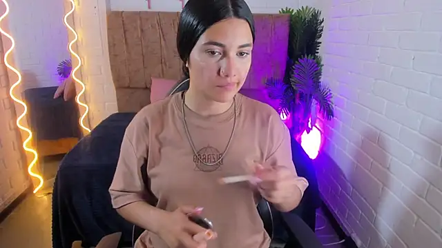 Snapshot of Chiara_tay chatting on October 3, 2025, 7:15 pm Chiara tay online show from October 3, 2025, 7:15 pm