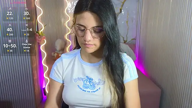 Chiara tay online show from April 17, 2026, 7:17 pm