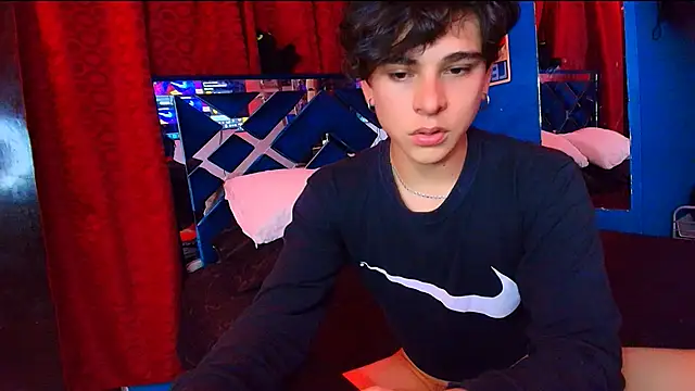 Snapshot of Luke_Howland chatting on July 2, 2026, 3:23 am Luke Howland online show from July 2, 2026, 3:23 am