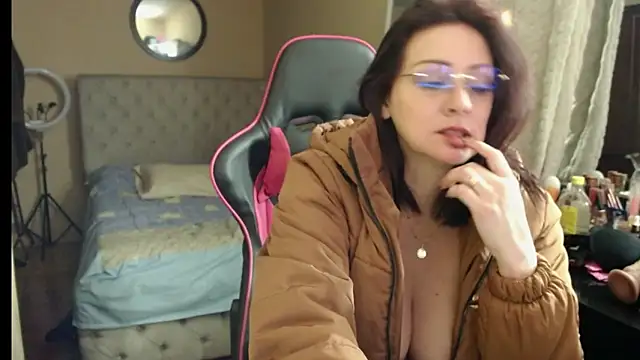 Carol Scottt online show from December 22, 2025, 9:20 am