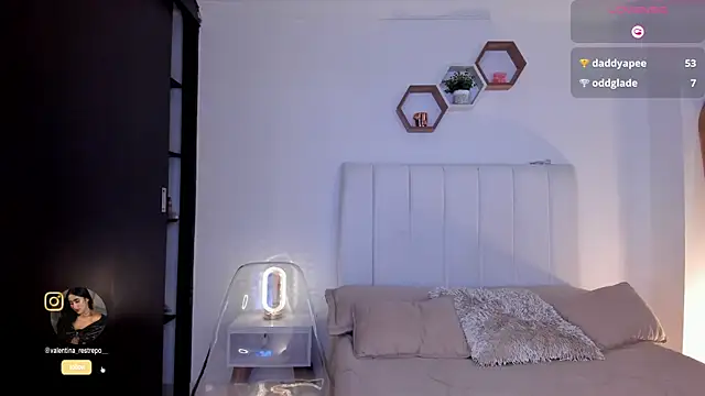 Snapshot of Madison_evans1 chatting on September 13, 2025, 4:12 am Madison evans1 online show from September 13, 2025, 4:12 am