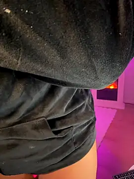 CarolaDrago online show from December 2, 2025, 9:05 pm