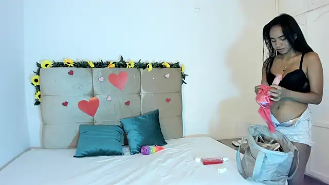 emilie paris online show from January 25, 2025, 4:24 pm