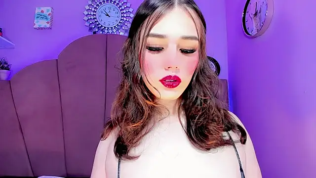 ValeriaAguilar online show from October 10, 2025, 9:26 pm