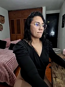 Thaliacooper  online show from September 28, 2025, 12:17 am