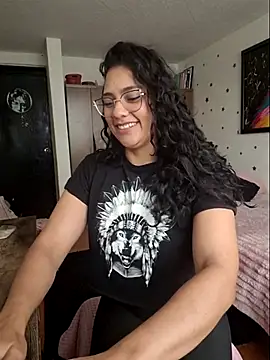 Thaliacooper  online show from April 10, 2026, 6:26 pm