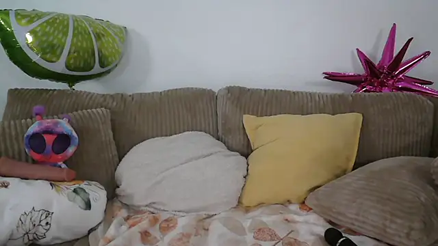 Snapshot of VegasDani chatting on October 6, 2025, 7:31 am VegasDani online show from October 6, 2025, 7:31 am