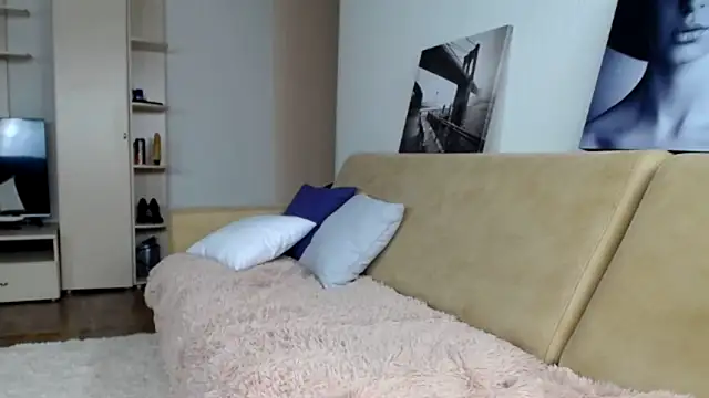 AlmaSquirt online show from December 18, 2024, 8:09 am