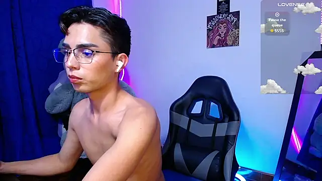 Snapshot of OwenBluee chatting on June 14, 2026, 5:19 am OwenBluee online show from June 14, 2026, 5:19 am