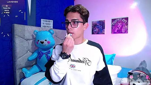 OwenBluee online show from March 14, 2025, 8:38 pm