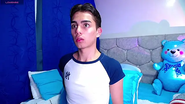 OwenBluee online show from February 5, 2025, 6:24 am