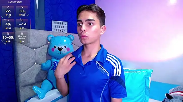 OwenBluee online show from February 28, 2025, 5:26 am