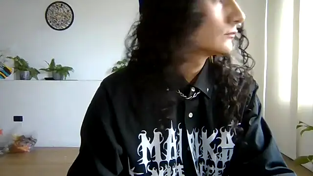 Zafiro subversiva online show from September 12, 2025, 9:03 pm