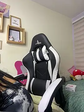 Ivann4 online show from March 7, 2025, 7:05 pm