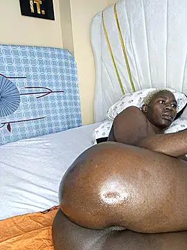 SquirtQueen16 online show from April 16, 2026, 10:27 am