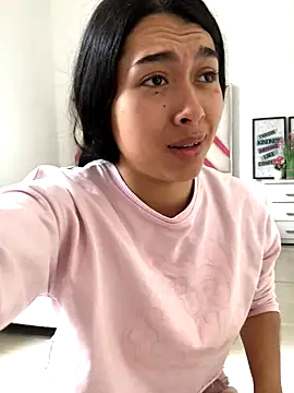 SweetLatiin  online show from September 10, 2025, 5:45 pm