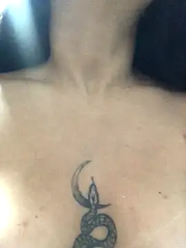 SweetLatiin  online show from September 12, 2025, 9:25 pm