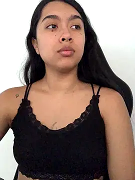 SweetLatiin  online show from September 21, 2025, 6:13 pm