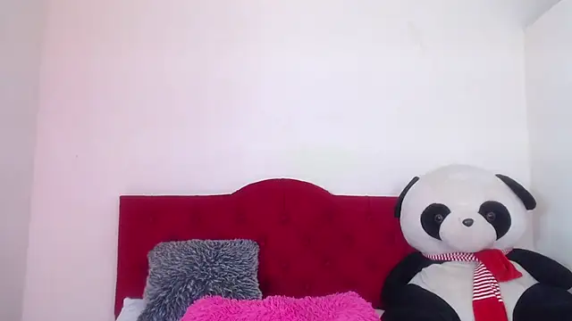 Snapshot of Luluu_08 chatting on February 21, 2025, 4:59 pm Luluu 08 online show from February 21, 2025, 4:59 pm