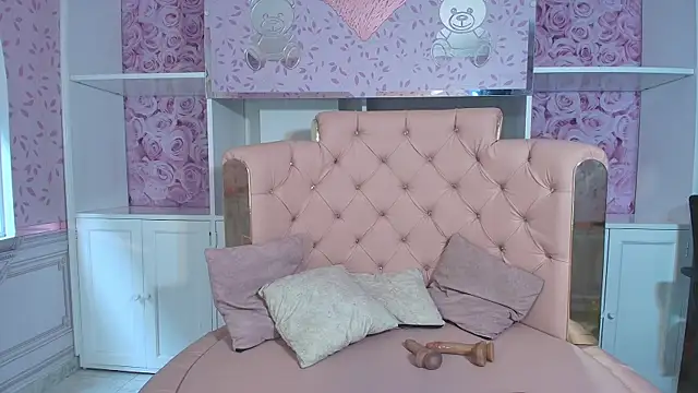 Bonnie  milf online show from March 11, 2025, 11:55 am