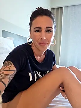 Klamsine online show from October 27, 2025, 1:45 pm