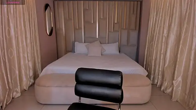 MariaHerrera  online show from December 15, 2025, 7:41 pm