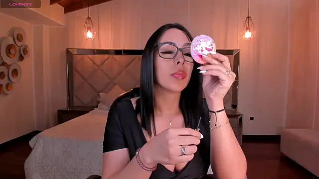 KatieStonne online show from September 30, 2025, 3:12 am