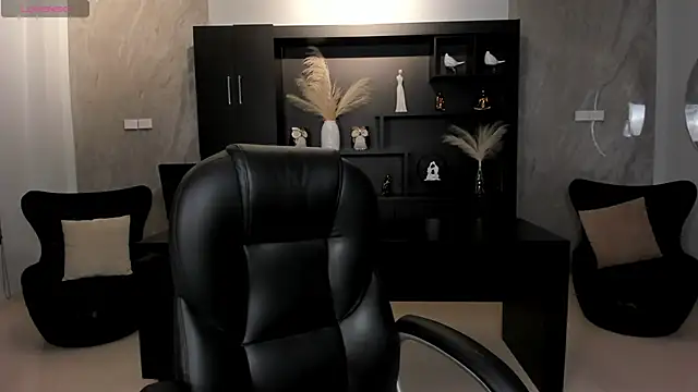 KatieStonne online show from October 9, 2025, 4:13 am